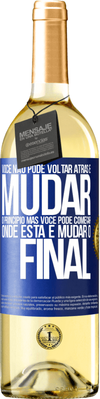 29,95 € Envio grátis | Vinho branco Edição WHITE Você não pode voltar atrás e mudar o princípio. Mas você pode começar onde está e mudar o final Etiqueta Azul. Etiqueta personalizável Vinho jovem Colheita 2024 Verdejo