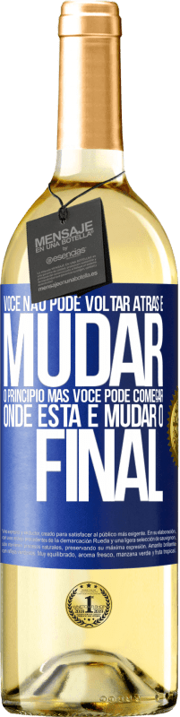 29,95 € Envio grátis | Vinho branco Edição WHITE Você não pode voltar atrás e mudar o princípio. Mas você pode começar onde está e mudar o final Etiqueta Azul. Etiqueta personalizável Vinho jovem Colheita 2025 Verdejo