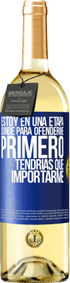 29,95 € Envío gratis | Vino Blanco Edición WHITE Estoy en una etapa donde para ofenderme, primero tendrías que importarme Etiqueta Azul. Etiqueta personalizable Vino joven Cosecha 2025 Verdejo