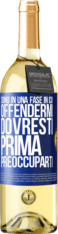 29,95 € Spedizione Gratuita | Vino bianco Edizione WHITE Sono in una fase in cui offendermi, dovresti prima preoccuparti Etichetta Blu. Etichetta personalizzabile Vino giovane Raccogliere 2024 Verdejo