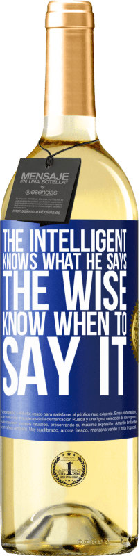 29,95 € Бесплатная доставка | Белое вино Издание WHITE Интеллигент знает, что он говорит. Мудрый знает, когда это сказать Синяя метка. Настраиваемая этикетка Молодое вино Урожай 2023 Verdejo
