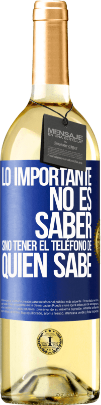 29,95 € Envío gratis | Vino Blanco Edición WHITE Lo importante no es saber, sino tener el teléfono del que sabe Etiqueta Azul. Etiqueta personalizable Vino joven Cosecha 2024 Verdejo