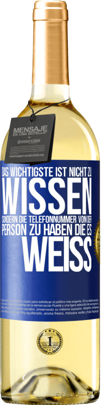 29,95 € Kostenloser Versand | Weißwein WHITE Ausgabe Das Wichtigste ist, nicht zu wissen, sondern die Telefonnummer von der Person zu haben, die es weiß Blaue Markierung. Anpassbares Etikett Junger Wein Ernte 2024 Verdejo