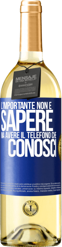 29,95 € Spedizione Gratuita | Vino bianco Edizione WHITE L'importante non è sapere, ma avere il telefono che conosci Etichetta Blu. Etichetta personalizzabile Vino giovane Raccogliere 2024 Verdejo