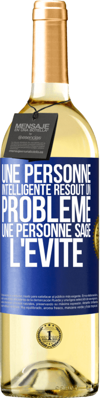 29,95 € Envoi gratuit | Vin blanc Édition WHITE Une personne intelligente résout un problème. Une personne sage l'évite Étiquette Bleue. Étiquette personnalisable Vin jeune Récolte 2024 Verdejo