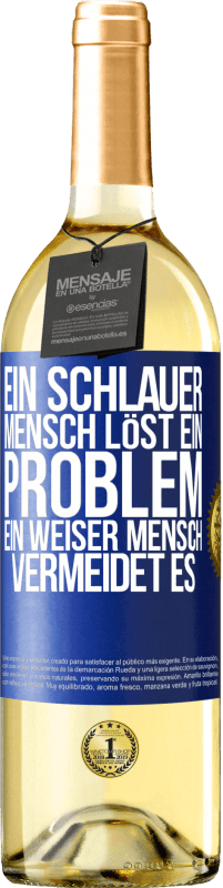 29,95 € Kostenloser Versand | Weißwein WHITE Ausgabe Ein schlauer Mensch löst ein Problem. Ein weiser Mensch vermeidet es Blaue Markierung. Anpassbares Etikett Junger Wein Ernte 2025 Verdejo