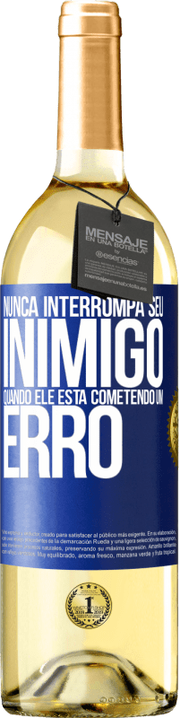 29,95 € Envio grátis | Vinho branco Edição WHITE Nunca interrompa seu inimigo quando ele está cometendo um erro Etiqueta Azul. Etiqueta personalizável Vinho jovem Colheita 2024 Verdejo