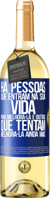 29,95 € Envio grátis | Vinho branco Edição WHITE Há pessoas que entram na sua vida para melhorá-la e outras que tentam melhorá-la ainda mais Etiqueta Azul. Etiqueta personalizável Vinho jovem Colheita 2023 Verdejo