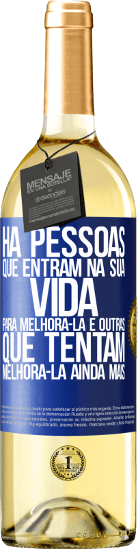 29,95 € Envio grátis | Vinho branco Edição WHITE Há pessoas que entram na sua vida para melhorá-la e outras que tentam melhorá-la ainda mais Etiqueta Azul. Etiqueta personalizável Vinho jovem Colheita 2024 Verdejo