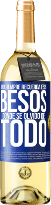 29,95 € Envío gratis | Vino Blanco Edición WHITE Uno siempre recuerda esos besos donde se olvidó de todo Etiqueta Azul. Etiqueta personalizable Vino joven Cosecha 2024 Verdejo