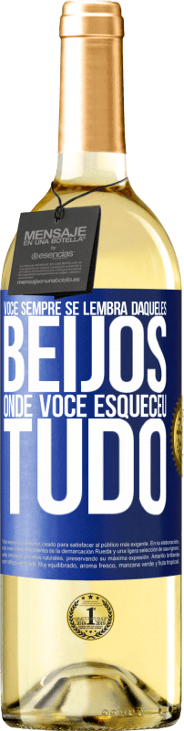 29,95 € Envio grátis | Vinho branco Edição WHITE Você sempre se lembra daqueles beijos onde você esqueceu tudo Etiqueta Azul. Etiqueta personalizável Vinho jovem Colheita 2024 Verdejo