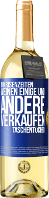 29,95 € Kostenloser Versand | Weißwein WHITE Ausgabe In Krisenzeiten weinen einige und andere verkaufen Taschentücher Blaue Markierung. Anpassbares Etikett Junger Wein Ernte 2023 Verdejo