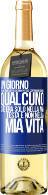 29,95 € Spedizione Gratuita | Vino bianco Edizione WHITE Un giorno mi sono reso conto che non potevo continuare ad amare qualcuno che era solo nella mia testa e non nella mia vita Etichetta Blu. Etichetta personalizzabile Vino giovane Raccogliere 2024 Verdejo