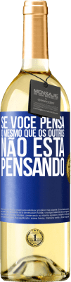 29,95 € Envio grátis | Vinho branco Edição WHITE Se você pensa o mesmo que os outros, não está pensando Etiqueta Azul. Etiqueta personalizável Vinho jovem Colheita 2023 Verdejo