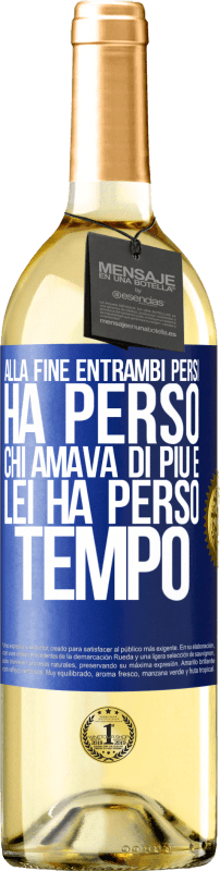 29,95 € Spedizione Gratuita | Vino bianco Edizione WHITE Alla fine, entrambi persi. Ha perso chi amava di più e lei ha perso tempo Etichetta Blu. Etichetta personalizzabile Vino giovane Raccogliere 2024 Verdejo