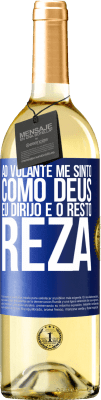 29,95 € Envio grátis | Vinho branco Edição WHITE Ao volante me sinto como Deus. Eu dirijo e o resto reza Etiqueta Azul. Etiqueta personalizável Vinho jovem Colheita 2024 Verdejo