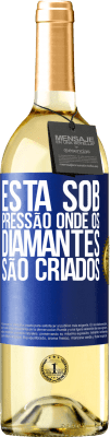 29,95 € Envio grátis | Vinho branco Edição WHITE Está sob pressão onde os diamantes são criados Etiqueta Azul. Etiqueta personalizável Vinho jovem Colheita 2025 Verdejo