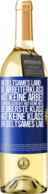 29,95 € Kostenloser Versand | Weißwein WHITE Ausgabe Ein seltsames Land: Die Arbeiterklasse hat keine Arbeit, die Mittelschicht hat keine Mittel, die oberste Klasse hat keine Klasse Blaue Markierung. Anpassbares Etikett Junger Wein Ernte 2024 Verdejo