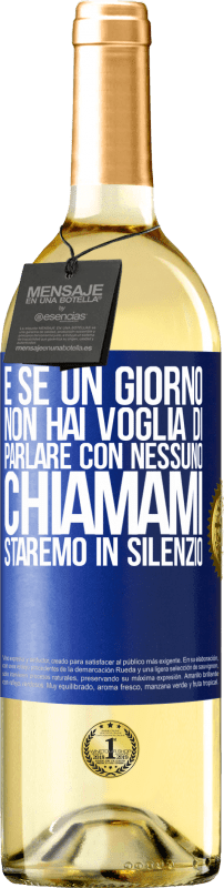 29,95 € Spedizione Gratuita | Vino bianco Edizione WHITE E se un giorno non hai voglia di parlare con nessuno, chiamami, staremo in silenzio Etichetta Blu. Etichetta personalizzabile Vino giovane Raccogliere 2024 Verdejo