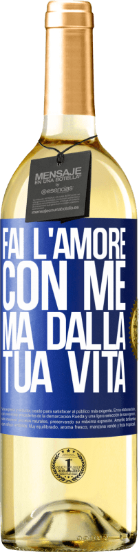 29,95 € Spedizione Gratuita | Vino bianco Edizione WHITE Fai l'amore con me, ma dalla tua vita Etichetta Blu. Etichetta personalizzabile Vino giovane Raccogliere 2024 Verdejo