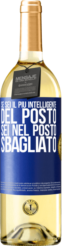 29,95 € Spedizione Gratuita | Vino bianco Edizione WHITE Se sei il più intelligente del posto, sei nel posto sbagliato Etichetta Blu. Etichetta personalizzabile Vino giovane Raccogliere 2024 Verdejo