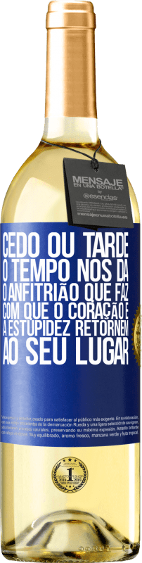 29,95 € Envio grátis | Vinho branco Edição WHITE Cedo ou tarde, o tempo nos dá o anfitrião que faz com que o coração e a estupidez retornem ao seu lugar Etiqueta Azul. Etiqueta personalizável Vinho jovem Colheita 2024 Verdejo