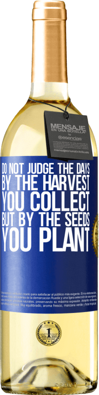 24,95 € Free Shipping | White Wine WHITE Edition Do not judge the days by the harvest you collect, but by the seeds you plant Blue Label. Customizable label Young wine Harvest 2021 Verdejo