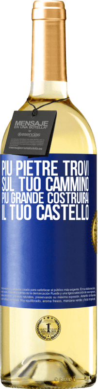 29,95 € Spedizione Gratuita | Vino bianco Edizione WHITE Più pietre trovi sul tuo cammino, più grande costruirai il tuo castello Etichetta Blu. Etichetta personalizzabile Vino giovane Raccogliere 2024 Verdejo