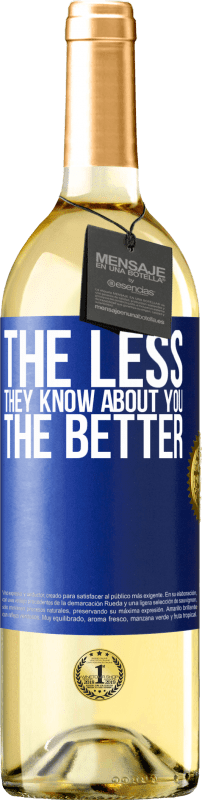 29,95 € Бесплатная доставка | Белое вино Издание WHITE Чем меньше они знают о вас, тем лучше Синяя метка. Настраиваемая этикетка Молодое вино Урожай 2023 Verdejo