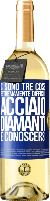 29,95 € Spedizione Gratuita | Vino bianco Edizione WHITE Ci sono tre cose estremamente difficili: acciaio, diamanti e conoscersi Etichetta Blu. Etichetta personalizzabile Vino giovane Raccogliere 2024 Verdejo