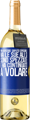 29,95 € Spedizione Gratuita | Vino bianco Edizione WHITE Non avrebbe saputo spiegarlo, ma le sue ali si sono spezzate e ha continuato a volare Etichetta Blu. Etichetta personalizzabile Vino giovane Raccogliere 2023 Verdejo