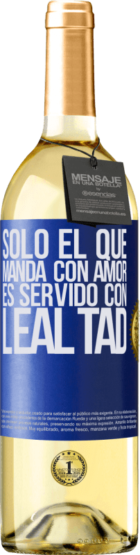 29,95 € Envío gratis | Vino Blanco Edición WHITE Sólo el que manda con amor es servido con lealtad Etiqueta Azul. Etiqueta personalizable Vino joven Cosecha 2024 Verdejo