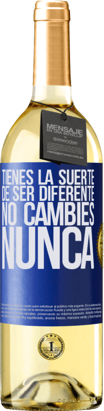 29,95 € Envío gratis | Vino Blanco Edición WHITE Tienes la suerte de ser diferente. No cambies nunca Etiqueta Azul. Etiqueta personalizable Vino joven Cosecha 2024 Verdejo