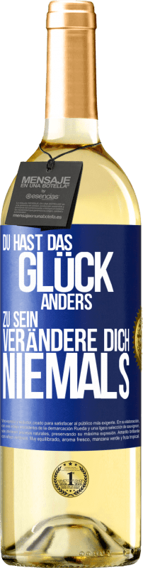 29,95 € Kostenloser Versand | Weißwein WHITE Ausgabe Du hast das Glück, anders zu sein. Verändere dich niemals Blaue Markierung. Anpassbares Etikett Junger Wein Ernte 2024 Verdejo