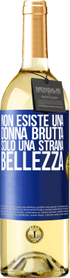 29,95 € Spedizione Gratuita | Vino bianco Edizione WHITE Non esiste una donna brutta, solo una strana bellezza Etichetta Blu. Etichetta personalizzabile Vino giovane Raccogliere 2023 Verdejo