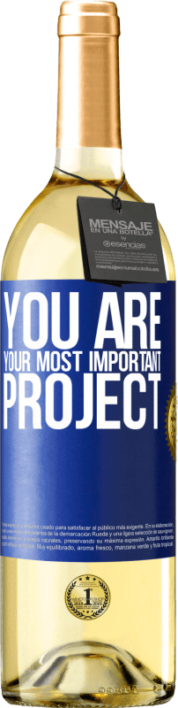 29,95 € Бесплатная доставка | Белое вино Издание WHITE Вы ваш самый важный проект Синяя метка. Настраиваемая этикетка Молодое вино Урожай 2023 Verdejo