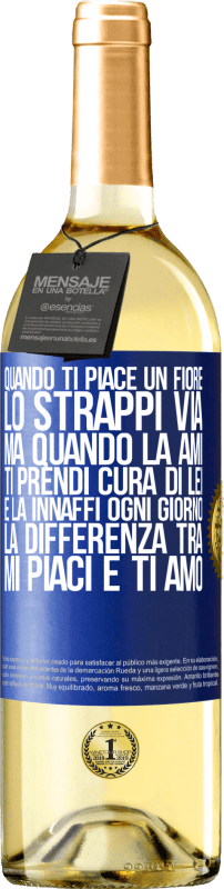 29,95 € Spedizione Gratuita | Vino bianco Edizione WHITE Quando ti piace un fiore, lo strappi via. Ma quando la ami, ti prendi cura di lei e la innaffi ogni giorno Etichetta Blu. Etichetta personalizzabile Vino giovane Raccogliere 2024 Verdejo