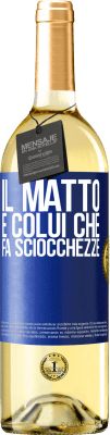 29,95 € Spedizione Gratuita | Vino bianco Edizione WHITE Il matto è colui che fa sciocchezze Etichetta Blu. Etichetta personalizzabile Vino giovane Raccogliere 2023 Verdejo