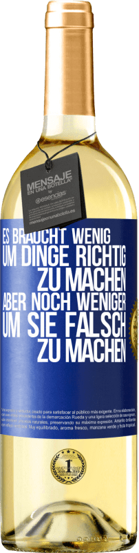 29,95 € Kostenloser Versand | Weißwein WHITE Ausgabe Es braucht wenig, um Dinge richtig zu machen, aber noch weniger, um sie falsch zu machen Blaue Markierung. Anpassbares Etikett Junger Wein Ernte 2024 Verdejo