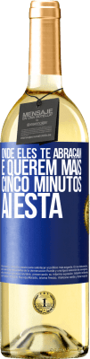 29,95 € Envio grátis | Vinho branco Edição WHITE Onde eles te abraçam e querem mais cinco minutos, aí está Etiqueta Azul. Etiqueta personalizável Vinho jovem Colheita 2023 Verdejo