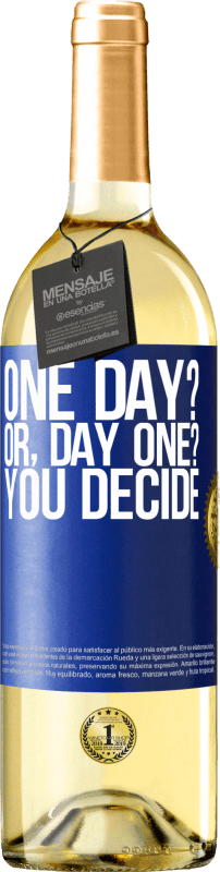 29,95 € 送料無料 | 白ワイン WHITEエディション One day? Or, day one? You decide 青いタグ. カスタマイズ可能なラベル 若いワイン 収穫 2024 Verdejo