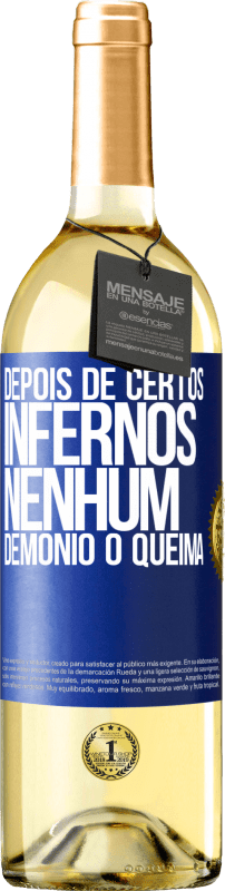 29,95 € Envio grátis | Vinho branco Edição WHITE Depois de certos infernos, nenhum demônio o queima Etiqueta Azul. Etiqueta personalizável Vinho jovem Colheita 2024 Verdejo