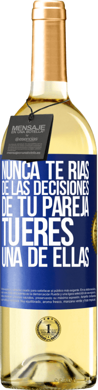 29,95 € Envío gratis | Vino Blanco Edición WHITE Nunca te rías de las decisiones de tu pareja. Tú eres una de ellas Etiqueta Azul. Etiqueta personalizable Vino joven Cosecha 2024 Verdejo