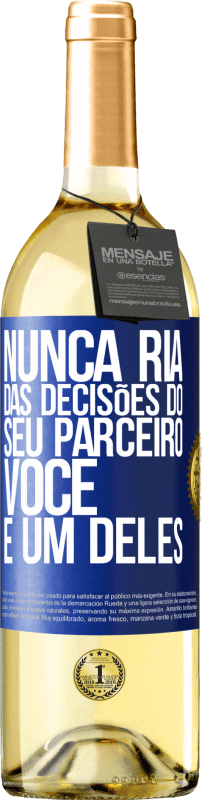 29,95 € Envio grátis | Vinho branco Edição WHITE Nunca ria das decisões do seu parceiro. Você é um deles Etiqueta Azul. Etiqueta personalizável Vinho jovem Colheita 2024 Verdejo