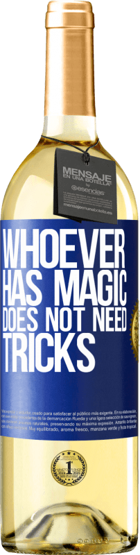 29,95 € Бесплатная доставка | Белое вино Издание WHITE Тот, у кого есть магия, не нуждается в уловках Синяя метка. Настраиваемая этикетка Молодое вино Урожай 2023 Verdejo