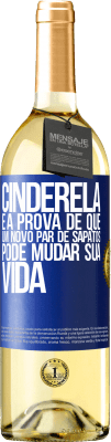 29,95 € Envio grátis | Vinho branco Edição WHITE Cinderela é a prova de que um novo par de sapatos pode mudar sua vida Etiqueta Azul. Etiqueta personalizável Vinho jovem Colheita 2024 Verdejo