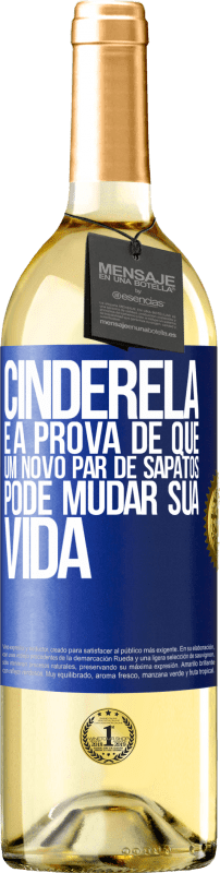 29,95 € Envio grátis | Vinho branco Edição WHITE Cinderela é a prova de que um novo par de sapatos pode mudar sua vida Etiqueta Azul. Etiqueta personalizável Vinho jovem Colheita 2025 Verdejo