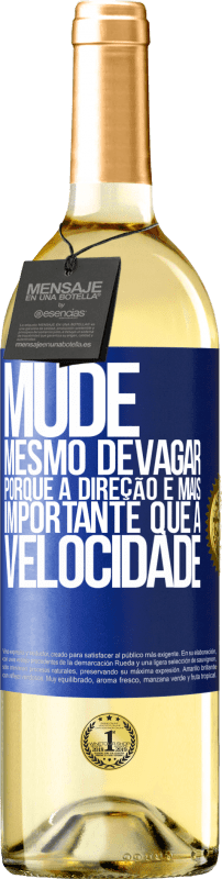 29,95 € Envio grátis | Vinho branco Edição WHITE Mude, mesmo devagar, porque a direção é mais importante que a velocidade Etiqueta Azul. Etiqueta personalizável Vinho jovem Colheita 2024 Verdejo