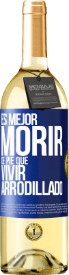 29,95 € Envío gratis | Vino Blanco Edición WHITE Es mejor morir de pie que vivir arrodillado Etiqueta Azul. Etiqueta personalizable Vino joven Cosecha 2023 Verdejo