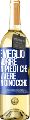 29,95 € Spedizione Gratuita | Vino bianco Edizione WHITE È meglio morire in piedi che vivere in ginocchio Etichetta Blu. Etichetta personalizzabile Vino giovane Raccogliere 2023 Verdejo